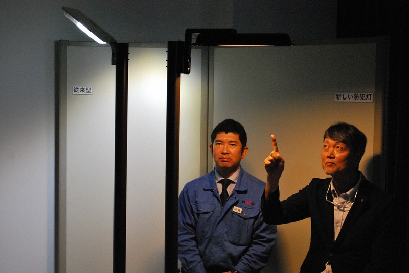 星空きれいに　上に光漏れないLED防犯灯開発　奈良県立大