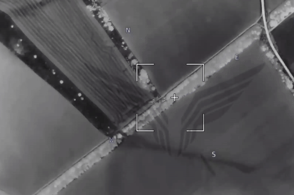 Khoảnh khắc Nga dội đạn chùm vào điểm tập kết UAV của Ukraine gần tiền tuyến