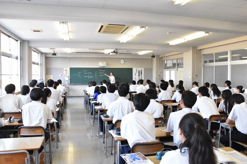 国際情報高校で拉致被害者の蓮池薫さんの講演があった＝南魚沼市で2025年7月23日午後3時6分、戸田紗友莉撮影