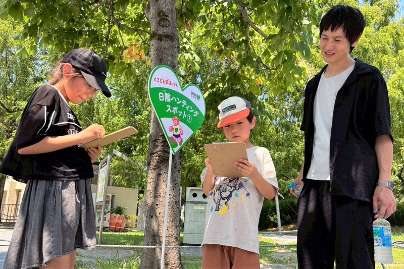 「こども気温」は大人+7度　「夏のお・か・し」で暑さから逃げて