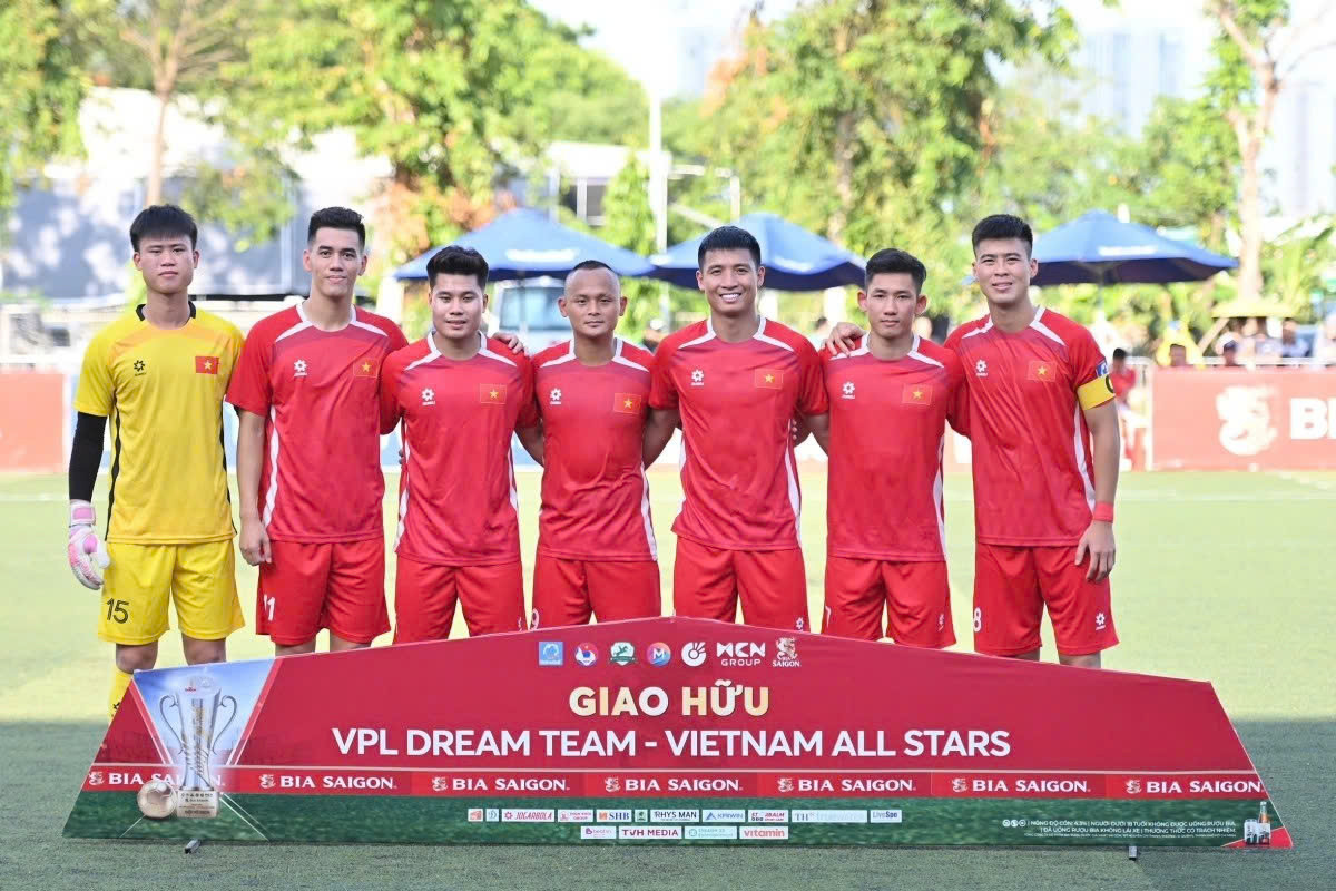 Tiến Linh, Văn Quyết thi đấu sân 7 người