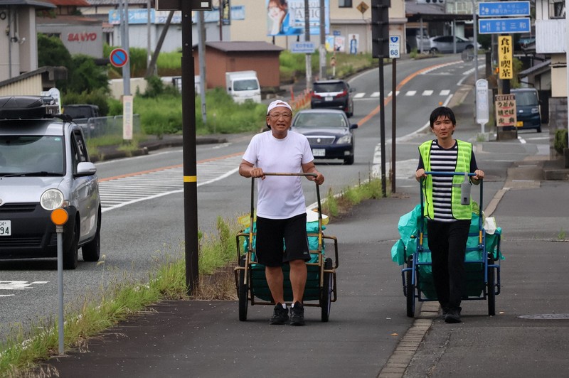 リヤカーマン、今度は大阪→天橋立を踏破　後輩と5日間155キロ