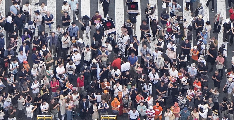 参院選の街頭演説に集まった有権者ら＝東京・銀座で2025年7月19日午後4時31分、本社ヘリから