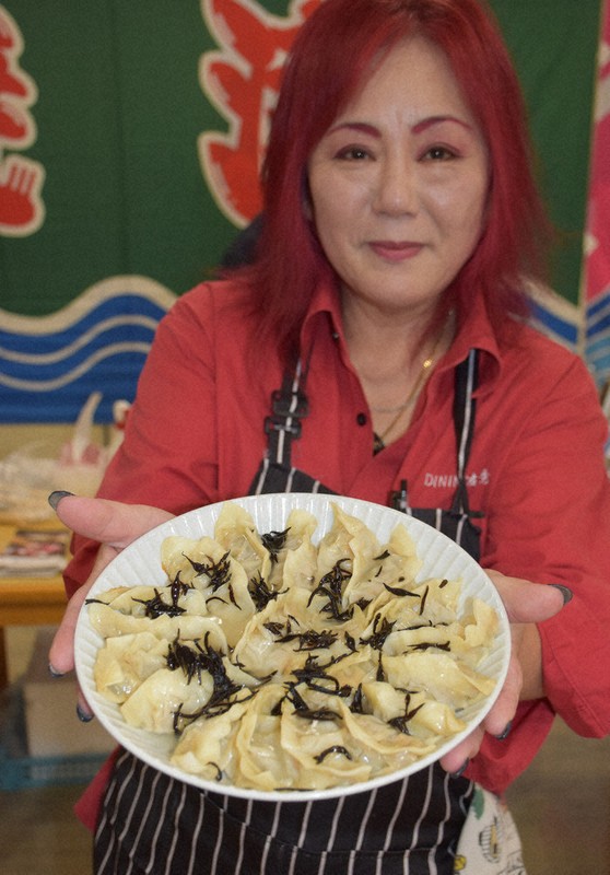 「耳無芳一」に着想を得た特製ギョーザ＝静岡県焼津市で2025年8月4日、丹野恒一撮影