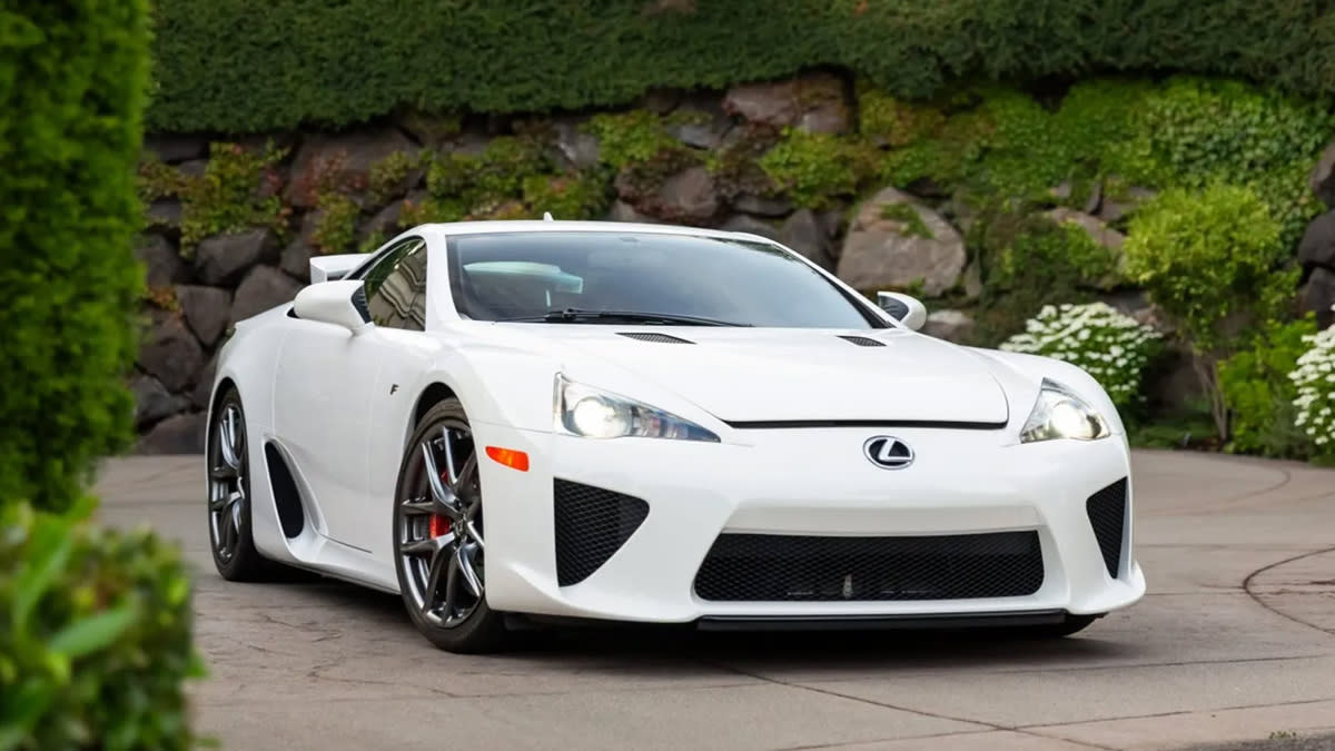 This Barely Driven Lexus LFA Could Fetch $1 Million at Auction