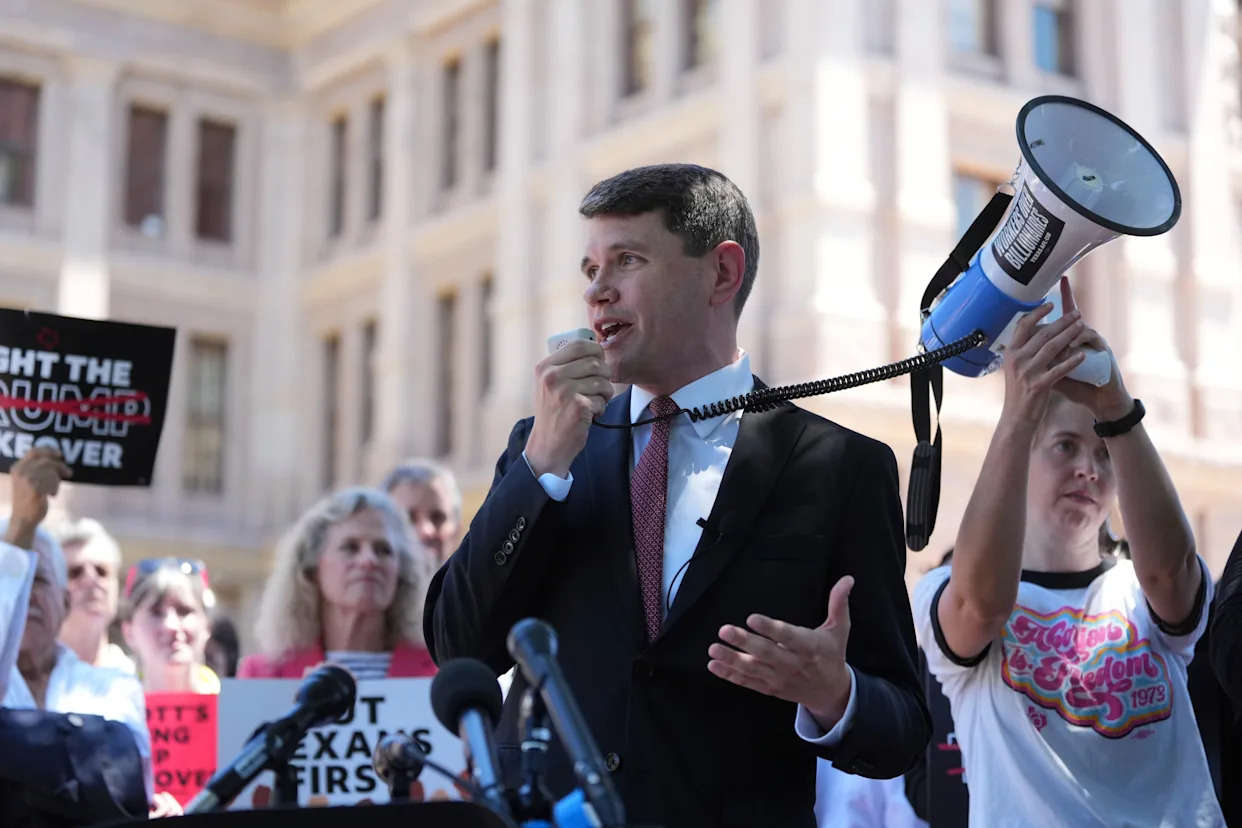 Democrats slam rush to redraw US House maps at first hearing in Texas