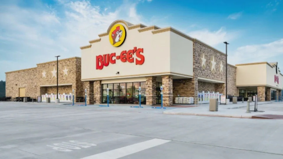 14. Buc-ee's is NOT a truck stop and 18-wheelers are banned from the stores.