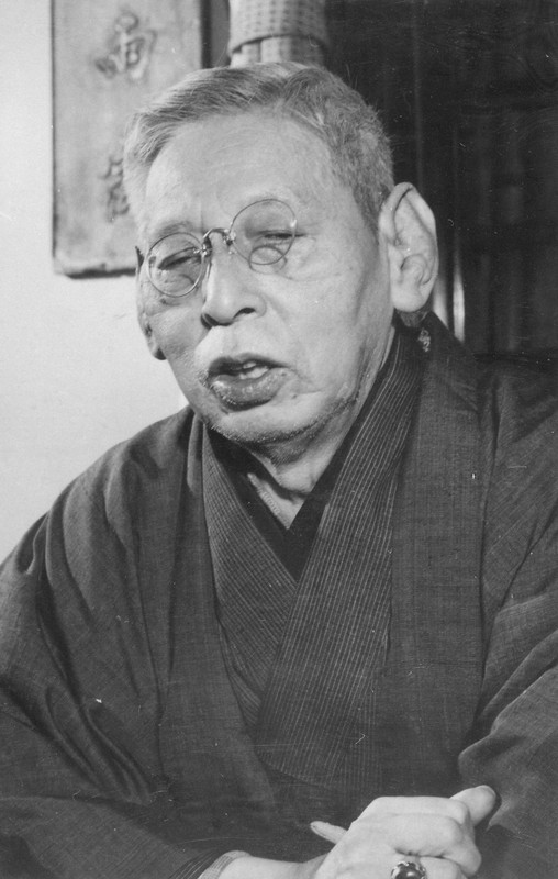佐藤春夫（詩人）＝1950（昭和25）年ごろ、写真部員撮影