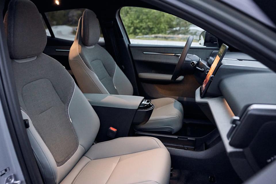2026 volvo ex30 cross country