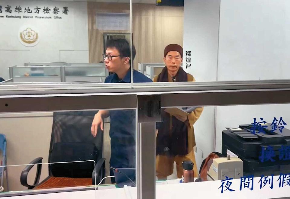 通法寺住持釋煌智以林岱樺父親為名設立基金會,替林岱樺參選高雄市長備戰,卻涉犯公益侵占、偽造文書等罪嫌遭起訴。(鏡新聞提供)