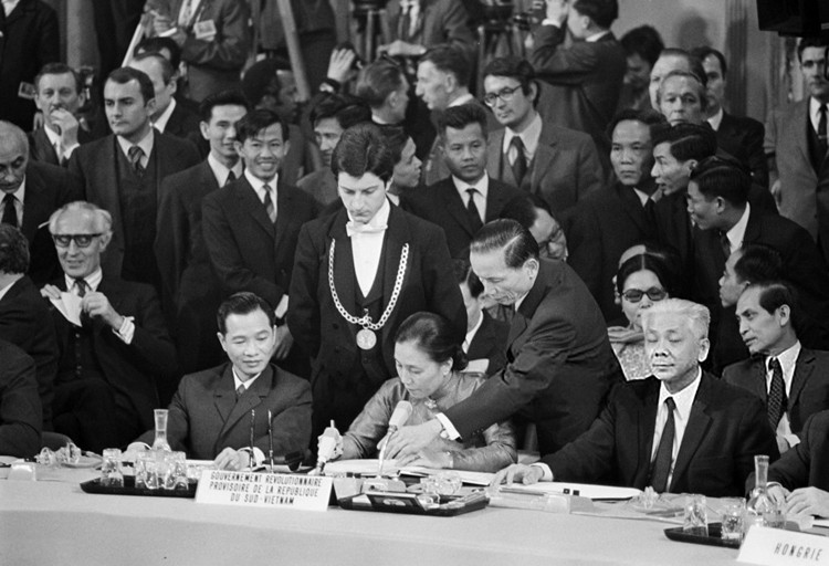 80 năm vẻ vang của nền Ngoại giao Việt Nam