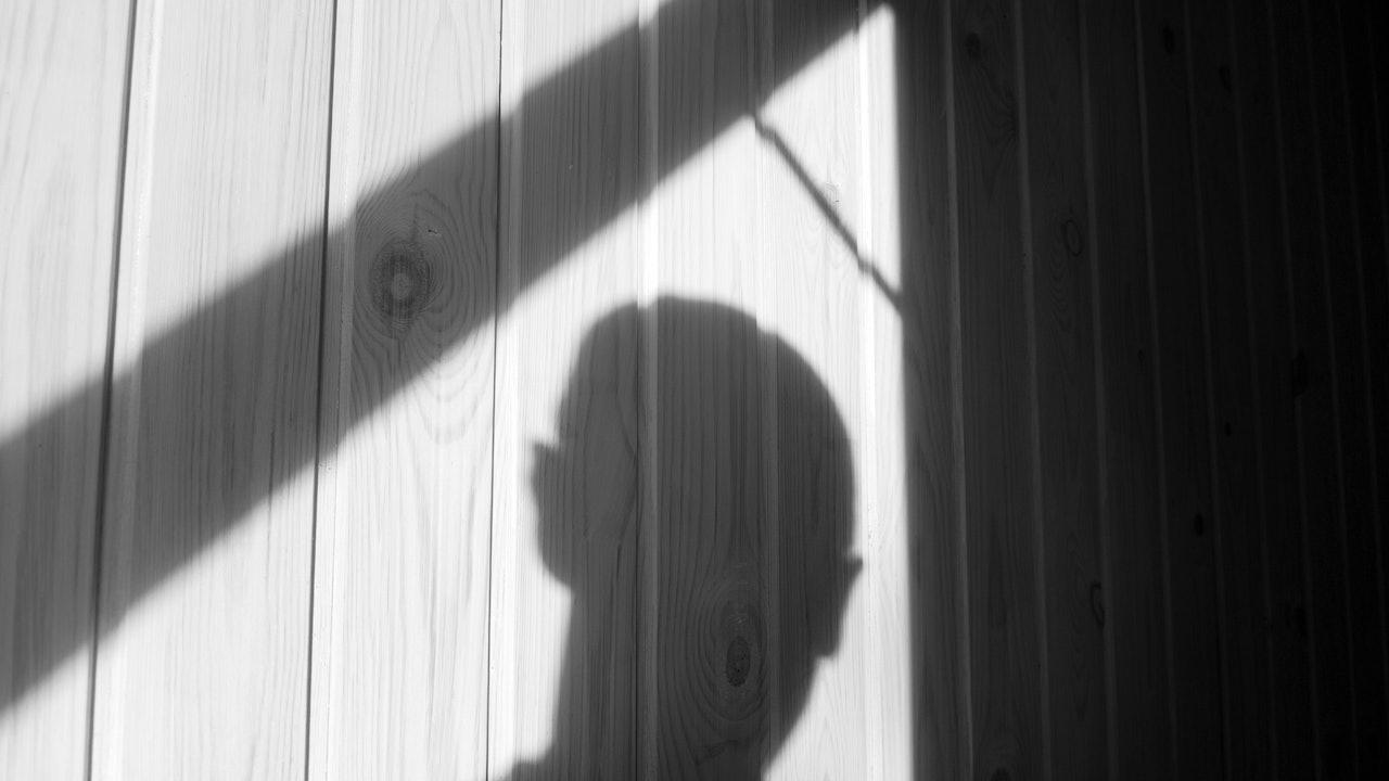 少年趁繼母外出即非禮9歲繼妹　官判教導所望減其重犯風險