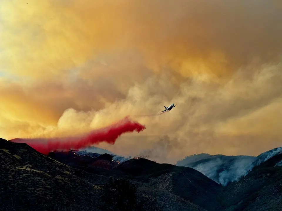 Hundreds of residents have been ordered to evacuate as approximately 460 structures remain under threat (US Forest Service)