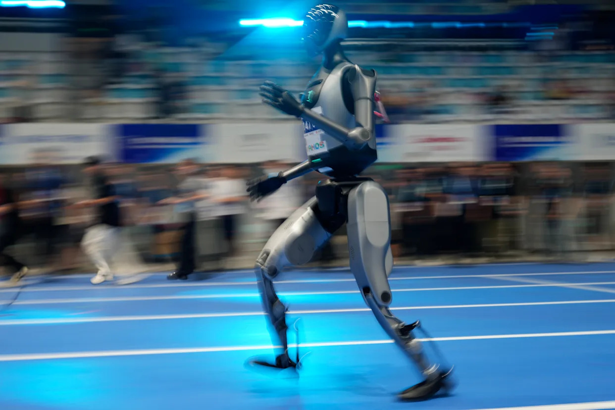 Beijing's first World Humanoid Robot Games opens with street dance, martial arts and music