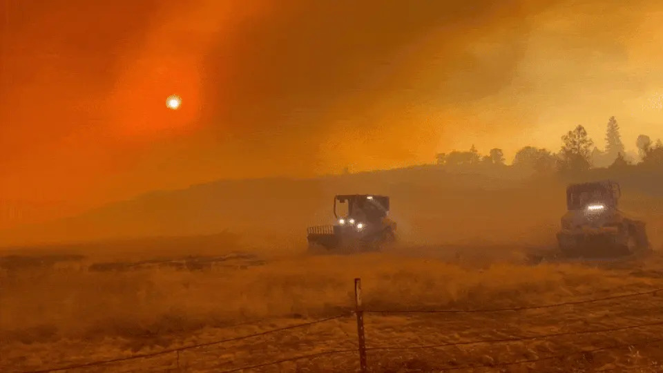 Pickett Fire continues to threaten California's Napa Valley wine country during peak harvest season
