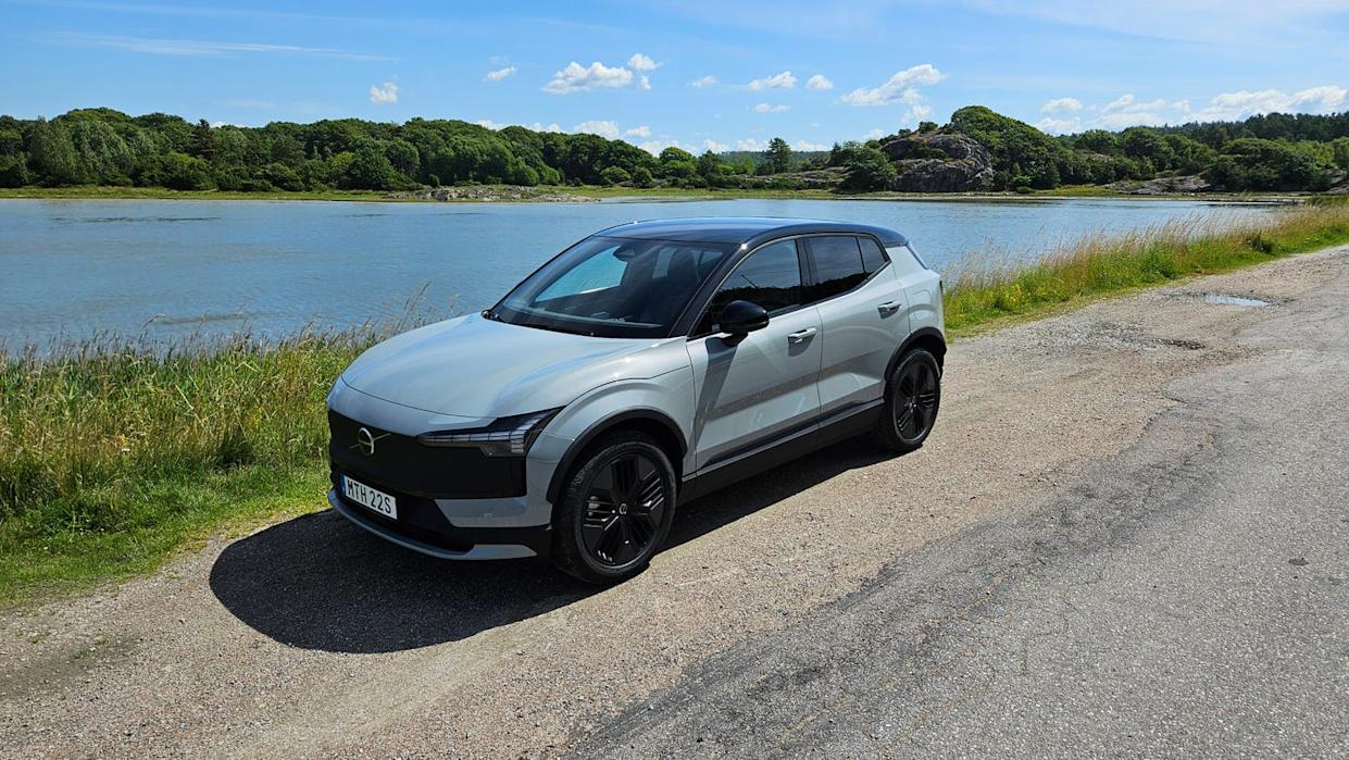 2026 volvo ex30 cross country