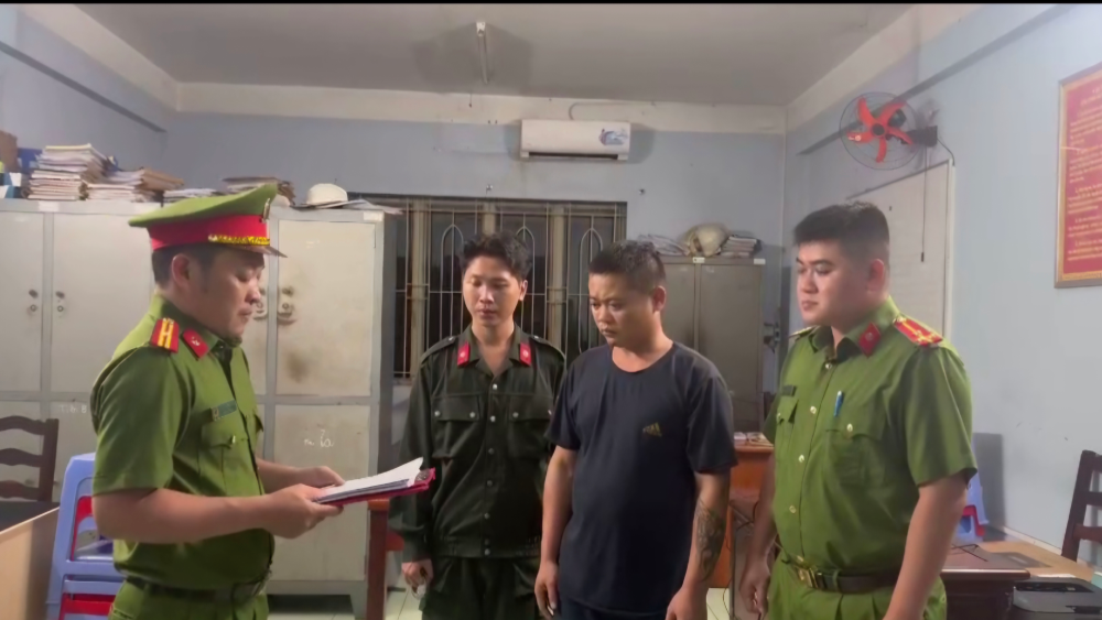 Tài xế container ‘đánh võng’ trên cao tốc vì muốn sớm được công ty sa thải