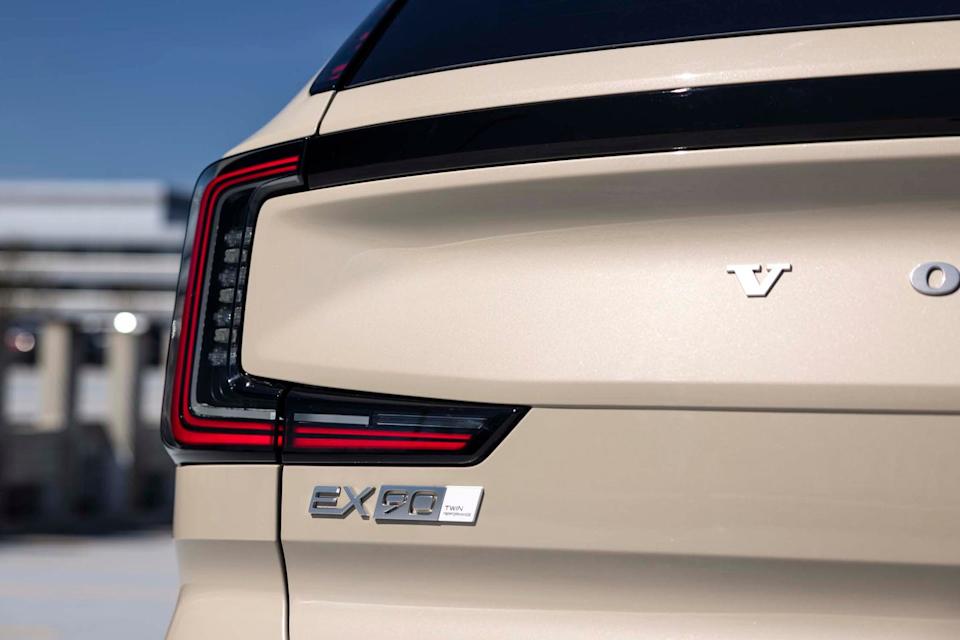 2025 volvo ex90