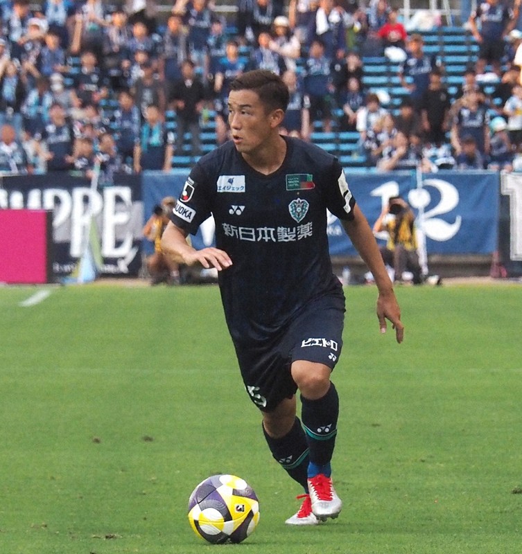 アビスパ福岡の中盤でプレーする秋野央樹選手=ベスト電器スタジアムで2025年7月21日、丹下友紀子撮影