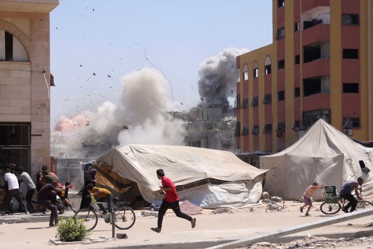 Israel lanza un doble ataque contra un hospital en Gaza y mata a 19 personas, entre ellas cuatro periodistas