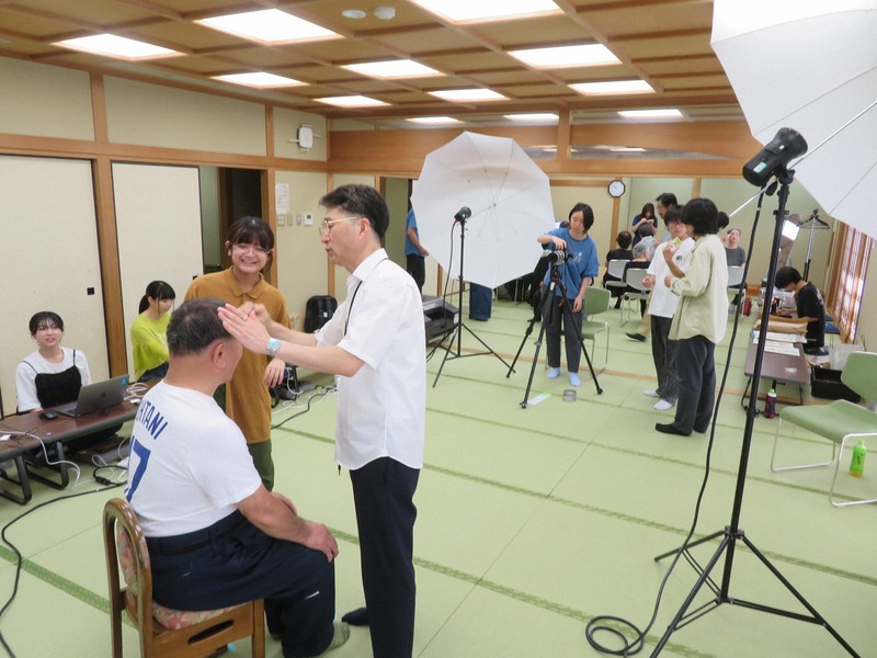 短大生が6500人の遺影撮影　希望者多く2、3年待ちも　福岡