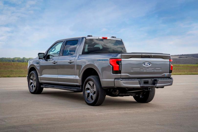 2025 ford f150 lightning flash