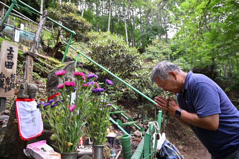 「笑顔忘れられない」　慰霊登山で遺族ら追悼　日航機墜落事故40年