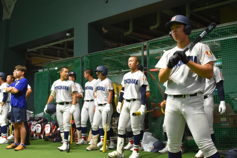順延の横浜・村田監督「選手は雨を浴びに行った」　夏の甲子園