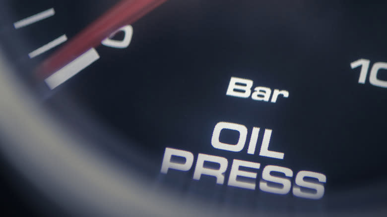 Engine oil pressure gauge showing zero oil pressure.