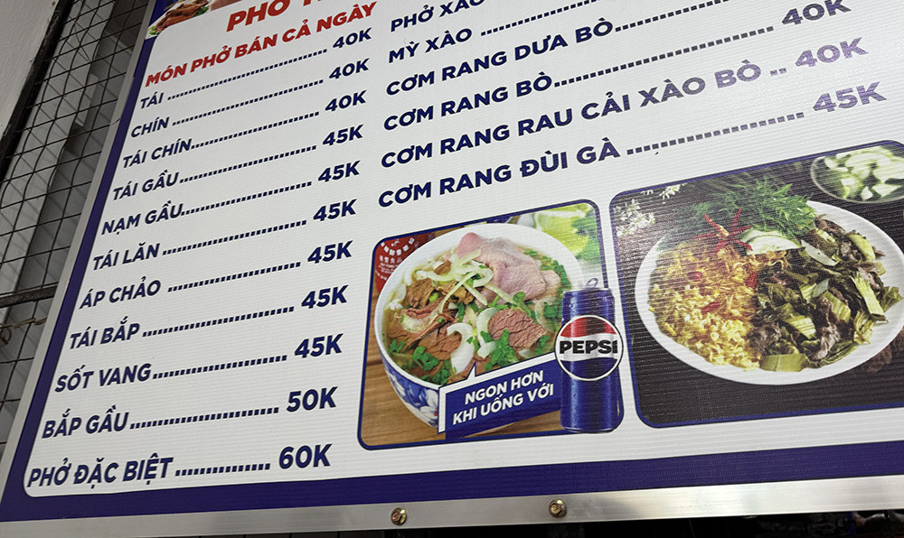 Bát phở 30.000 đồng dần biến mất, hàng ăn lập mặt bằng giá mới