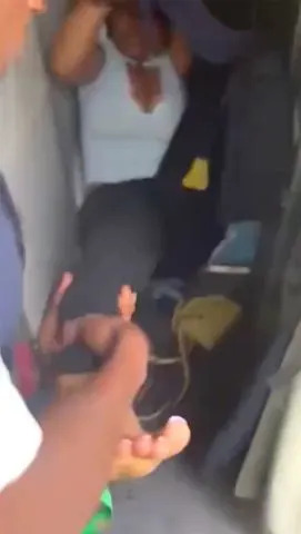 Viral Press Authorities removing a passenger from an Ibom Air flight on Sunday, Aug. 10, 2025