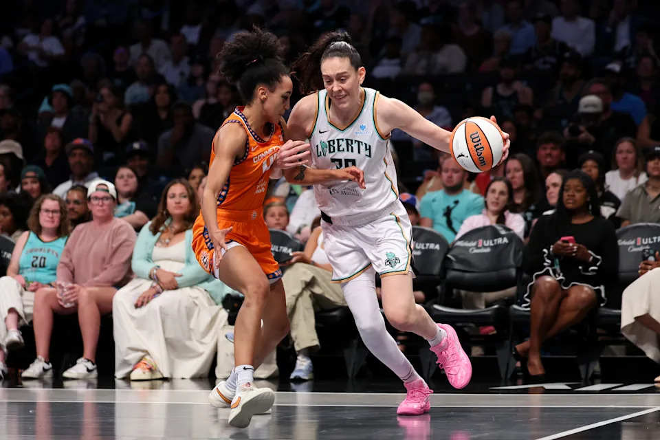 NEW YORK, NEW YORK - AUGUST 25: Breanna Stewart #30 of the New York Liberty drives to the basket while defended by Leila Lacan #47 of the Connecticut Sun during the first half at Barclays Center on August 25, 2025 in New York City. NOTE TO USER: User expressly acknowledges and agrees that, by downloading and or using this photograph, User is consenting to the terms and conditions of the Getty Images License Agreement. (Photo by Jordan Bank/Getty Images)
