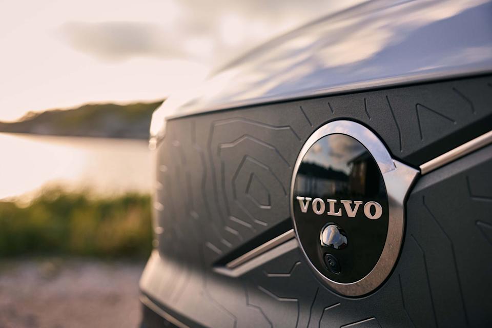 volvo ex30 cross country