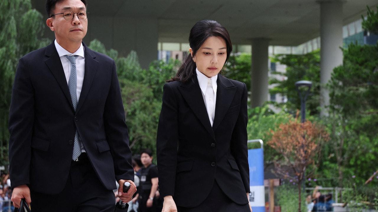 金建希涉受賄等罪遭起訴　韓國史上首對前總統夫婦同時扣押被控