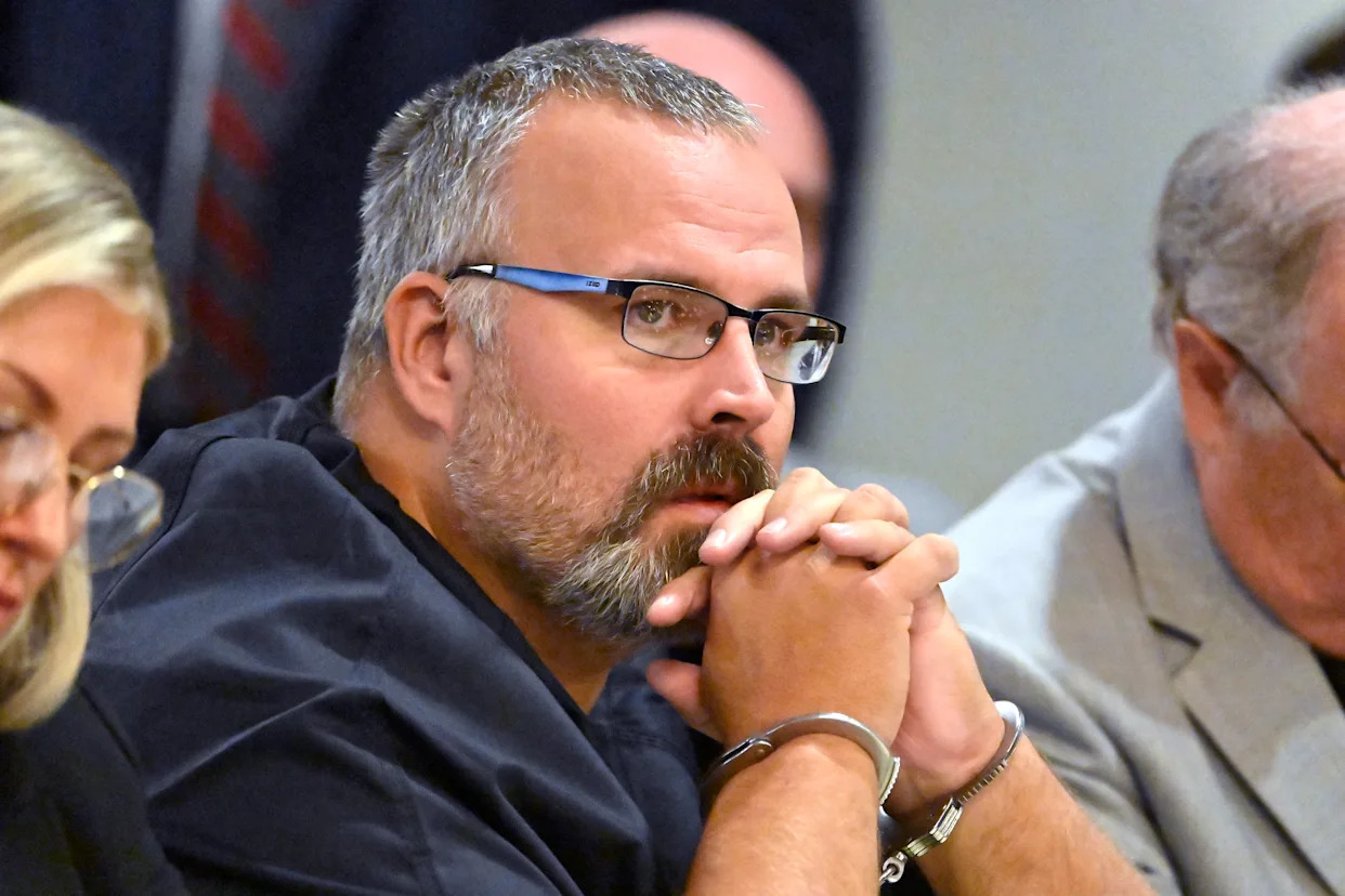 Defense lawyer seeks $50,000 bond for ex-sheriff charged in Kentucky judge's killing