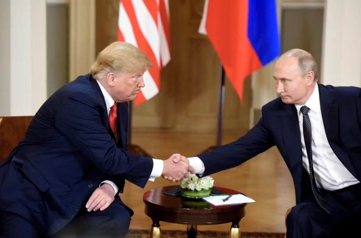 Ông Trump tuyên bố hạn chót ngừng bắn phụ thuộc vào ông Putin
