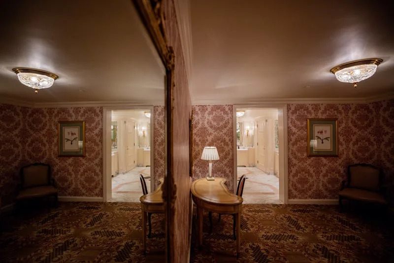 Little America Best Restroom_tc_03.JPG