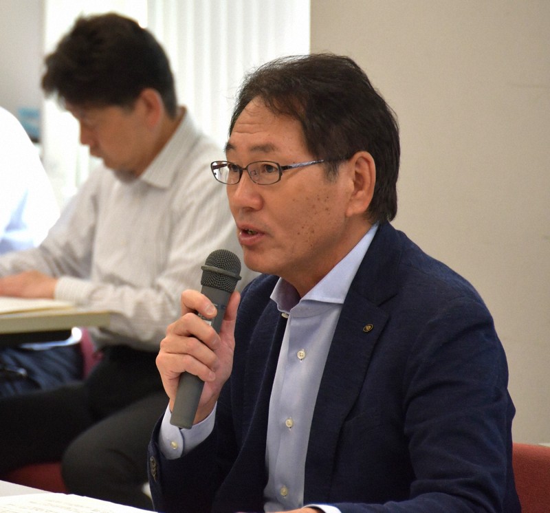 日米合同訓練について尋ねる中西和議・副市長（右端）＝京丹後市役所丹後庁舎で2025年7月31日午後2時半、塩田敏夫撮影
