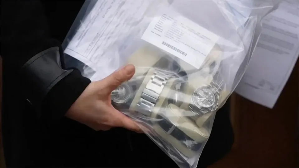 Chilean authorities announced on Tuesday that they have handed over $125,000 worth of watches stolen from Keanu Reeves to the U.S. Federal Bureau of Investigation.