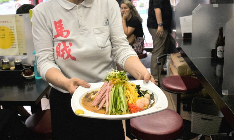 名物の「馬賊冷やし」=東京都荒川区の中華料理店「馬賊」で2025年8月12日午後3時34分、隈元悠太撮影