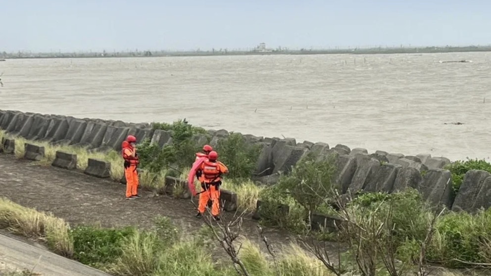 颱風楊柳｜台灣2人海邊挖蜆　一人遭海浪捲走一人死裡逃生求救