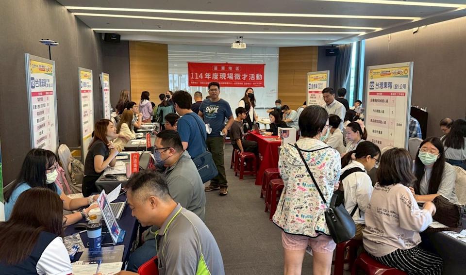 桃竹苗分署與桃園市政府合作於8月1、8、13、14、15日及27日舉辦徵才活動。圖:桃竹苗分署提供
