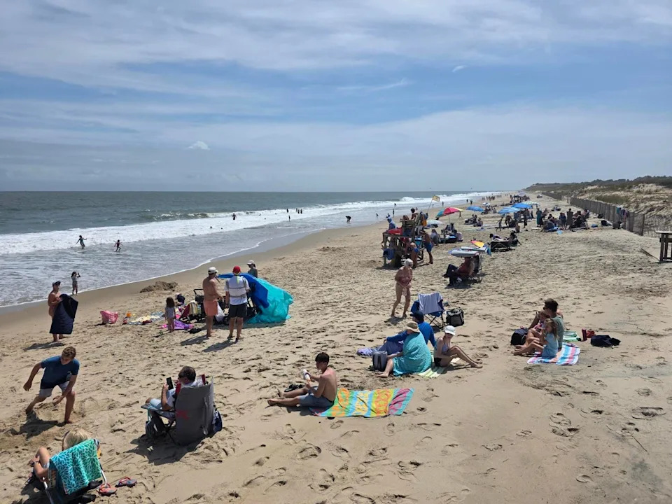 Delaware beaches permit beachgoers to wade ahead of Hurricane Erin's approach