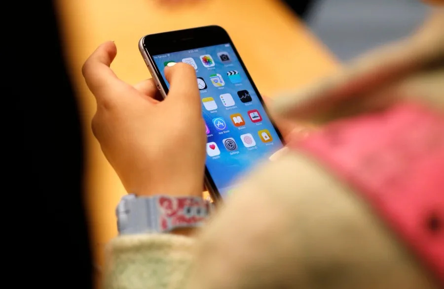West Virginia’s electronic device policy takes effect in schools