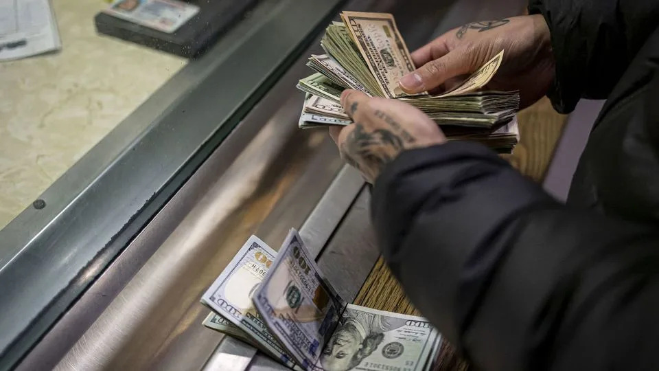 A man pays cash bail in the bond office to secure his brother's release on December 21, 2022, at Division 5 of the Cook County Jail. - Brian Cassella/Chicago Tribune/Tribune News Service/Getty Images