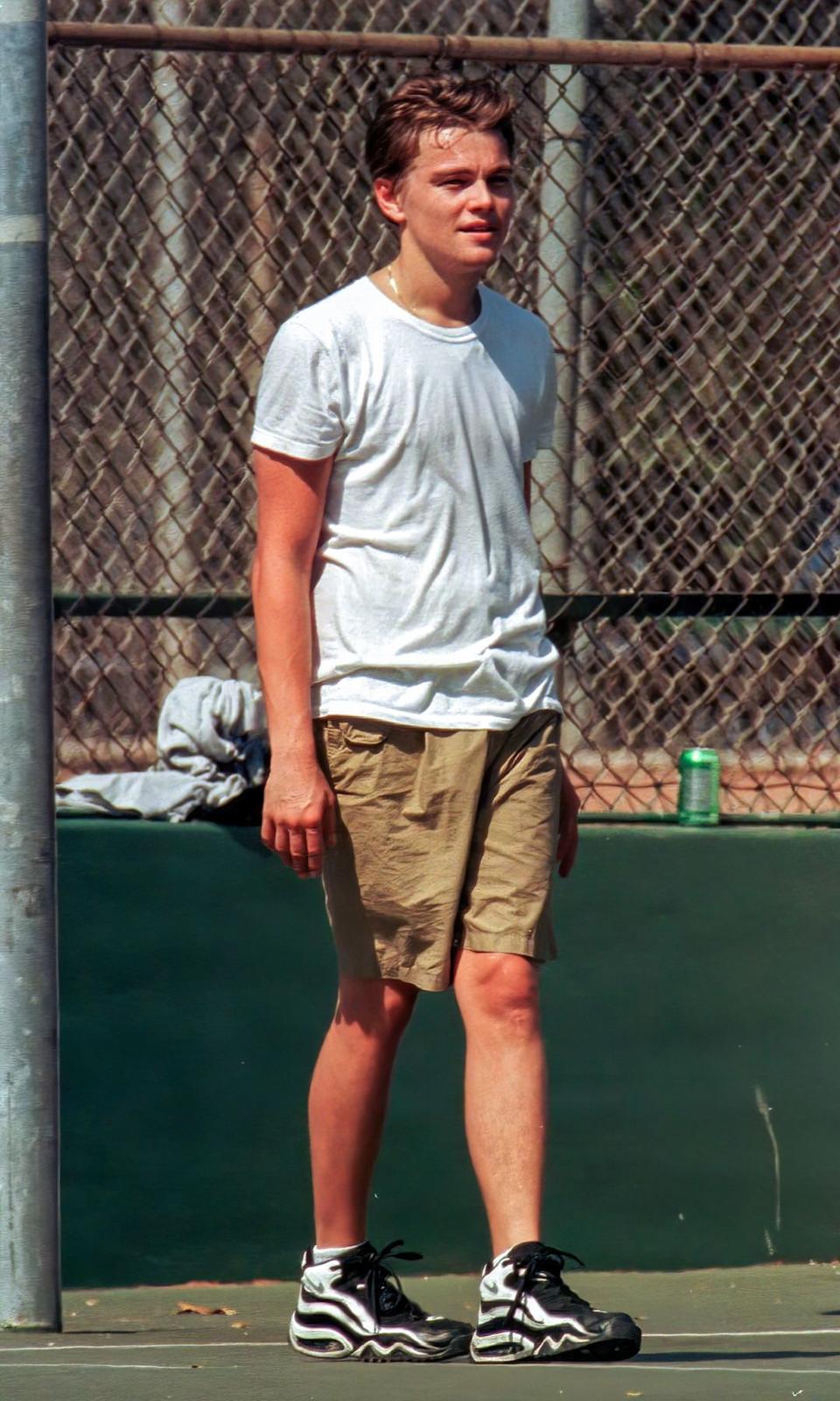 LOS ANGELES, CA - AUGUST 12: Leonardo DiCaprio is seen on August 12, 1999 in Los Angeles, California. (Photo by Bauer-Griffin/GC Images)