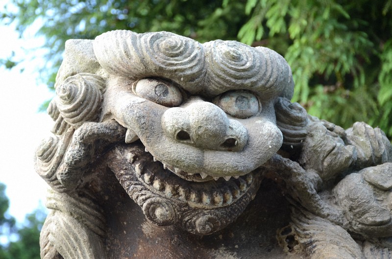戦勝祈願→平和記念　時代の願いを背負った狛犬が現代に伝えるもの