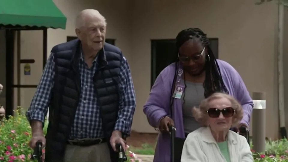 A ‘double joy’: Navy veteran couple marks 80th wedding anniversary on V-J Day