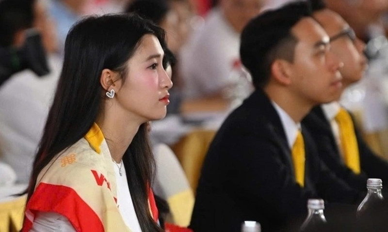 Á hậu Phương Nhi xinh đẹp bên chồng doanh nhân, Trương Ngọc Anh khoe vòng 1 sexy