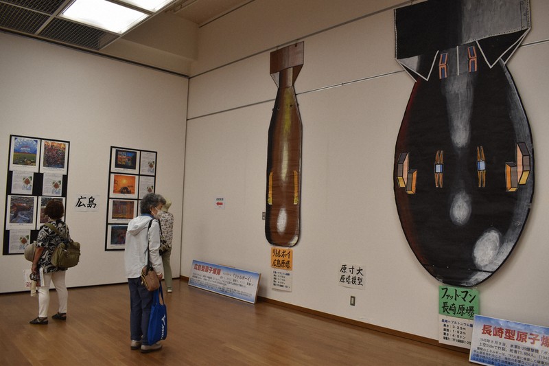 展示室にある原寸大の原爆模型=東京都江戸川区で2025年8月6日午後3時19分、寺田剛撮影